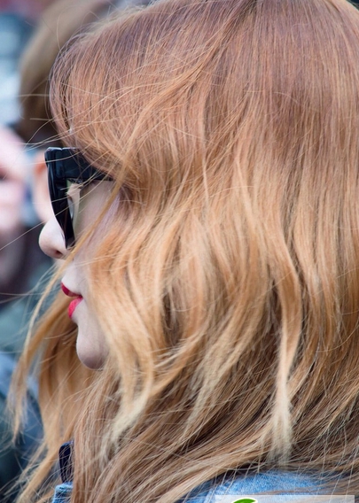 点击大图看下一张：Tiffany黄美英发型图片 渐变染发卷发直发发型盘点