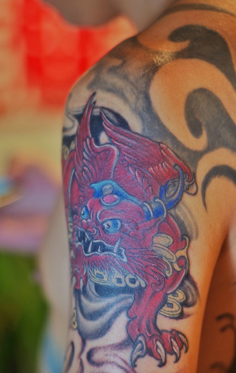 点击大图看下一张：让人抓狂的经典红麒麟纹身图案