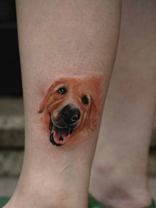 小腿外侧十分可爱的小狗头像纹身刺青