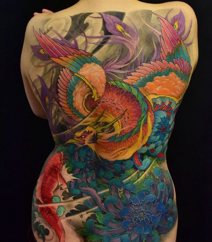 点击大图看下一张：一组超级好美的七彩凤凰纹身图案