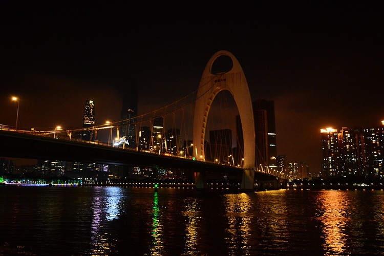 点击大图看下一张:琶堤的夜晚