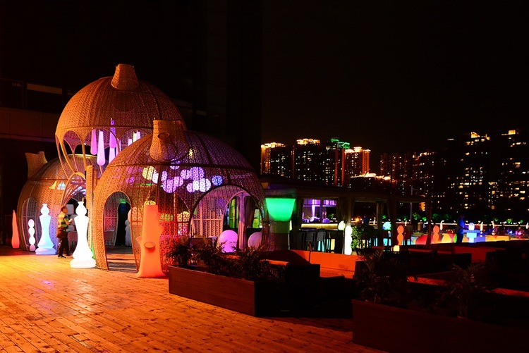 点击大图看下一张:琶堤的夜晚