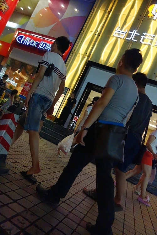 点击大图看下一张:青羊小区之夜