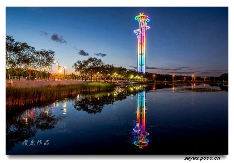 点击大图看下一张:夜幕下的观光塔