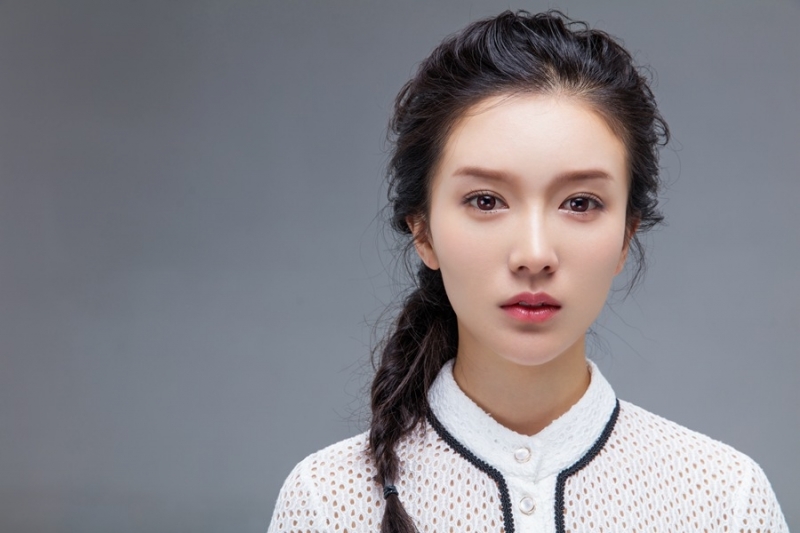 点击大图看下一张:李艾瑾最新写真 俏皮又性感