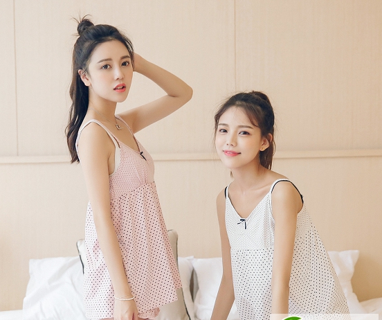 点击大图看下一张:好闺蜜旅游扎发 韩式学院风减龄扎发图片