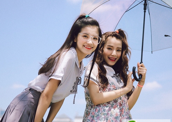 点击大图看下一张：好闺蜜旅游扎发 韩式学院风减龄扎发图片