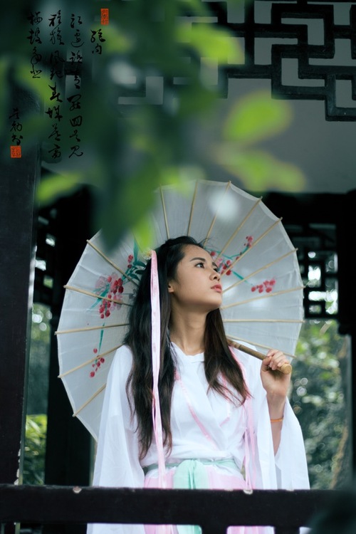 点击大图看下一张：桂林公园古装紫霞仙子