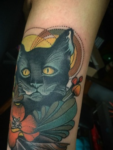 夜间下的小夜猫手臂纹身图案
