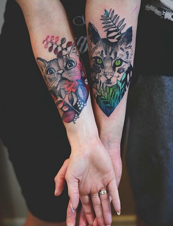 点击大图看下一张：牵手情侣手腕彩色情侣花猫纹身刺青