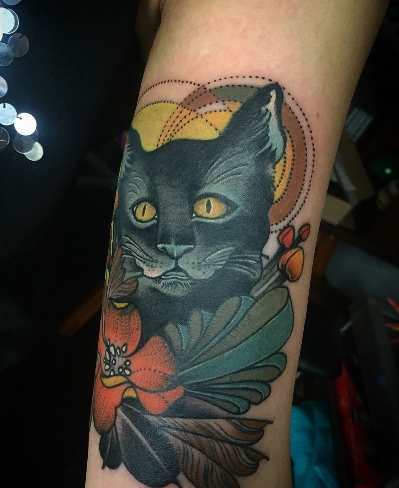 点击大图看下一张：夜间下的小夜猫手臂纹身图案