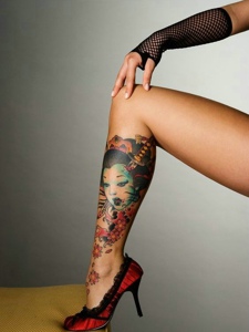 两款不同风格的经典花妓纹身刺青