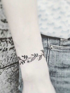 非常精致漂亮的手链型纹身图案