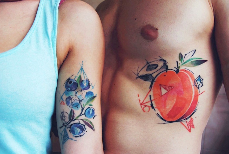 点击大图看下一张：色彩诱人的苹果与葡萄的情侣纹身图案