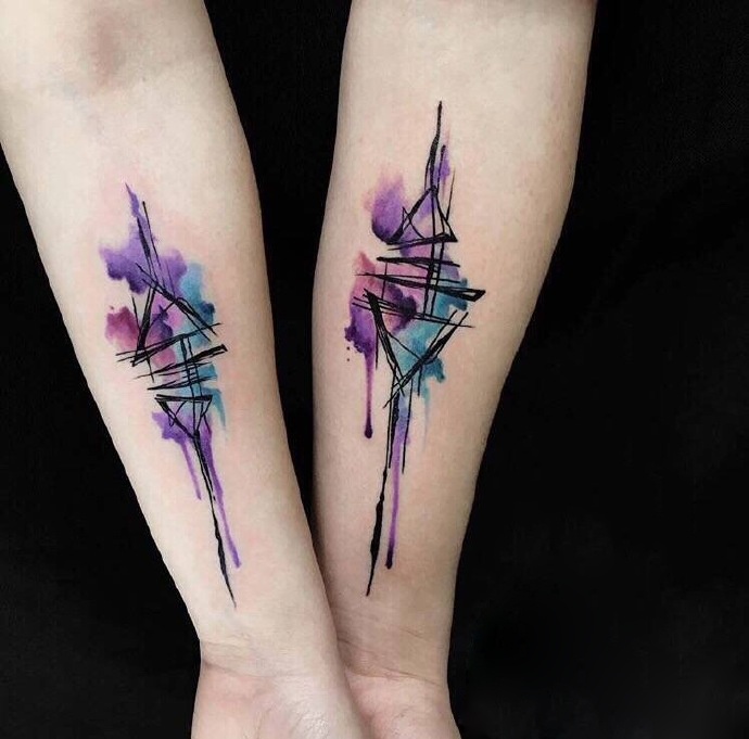 点击大图看下一张：手腕雅致水彩情侣纹身刺青