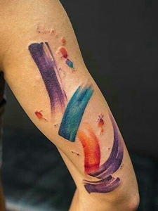 个性创意的手臂水彩图腾纹身刺青