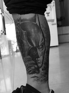 蝙蝠侠与小丑的暴力遮盖纹身图案