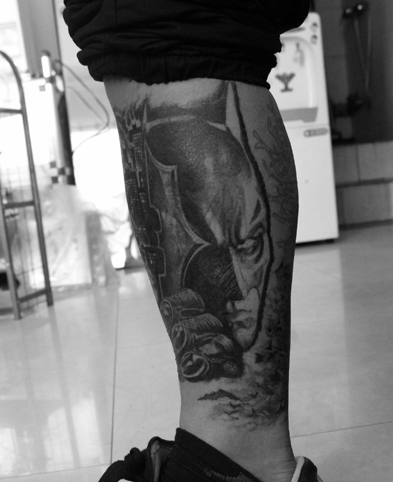 点击大图看下一张：蝙蝠侠与小丑的暴力遮盖纹身图案