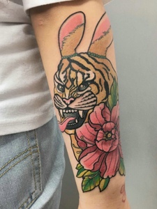 花臂精彩丰富的动物纹身刺青