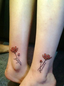 裸脚花朵情侣小纹身刺青