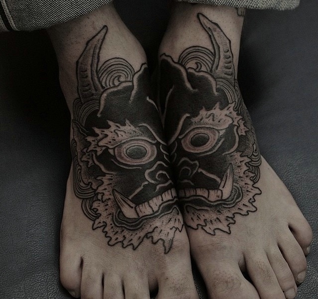 点击大图看下一张：几款非常帅气的黑灰图腾纹身刺青