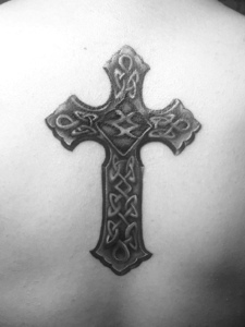 后背有趣的大型十字架纹身图案