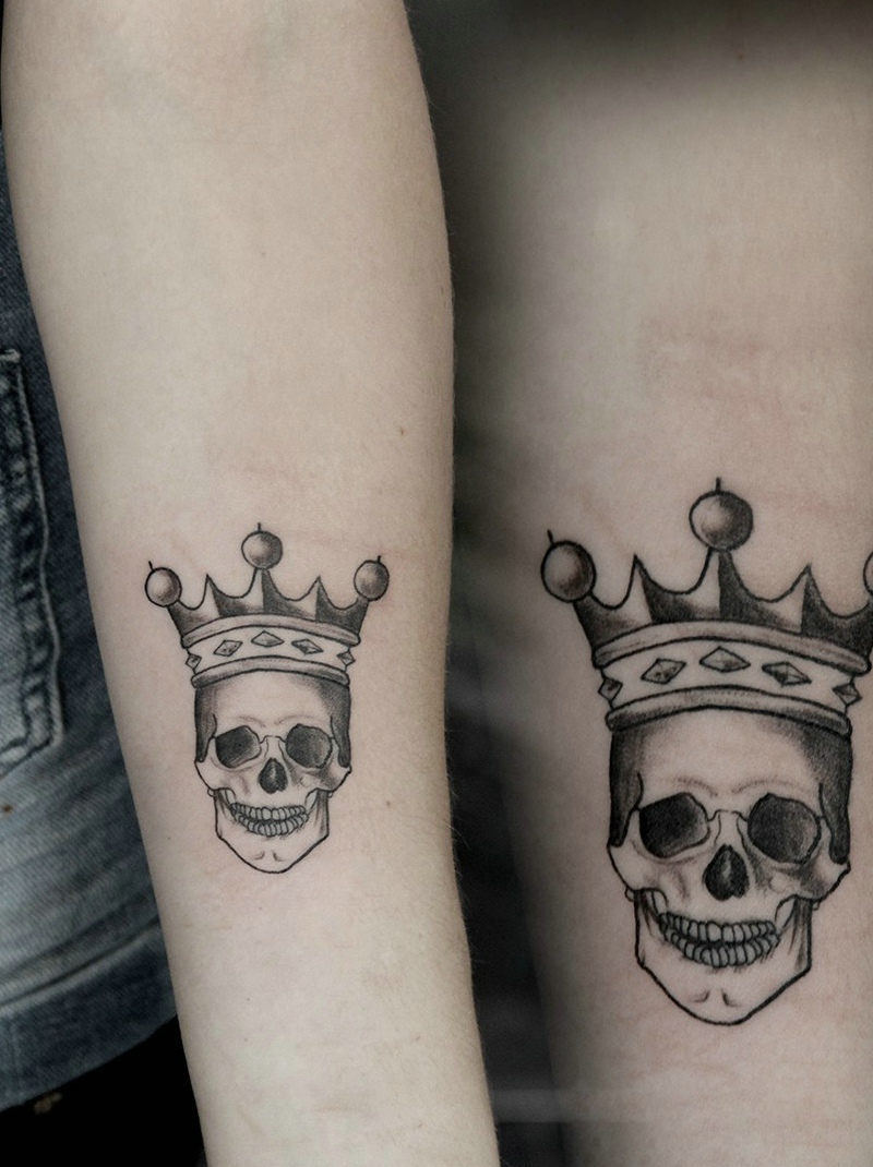 点击大图看下一张：头戴皇冠的小骷髅情侣纹身图案