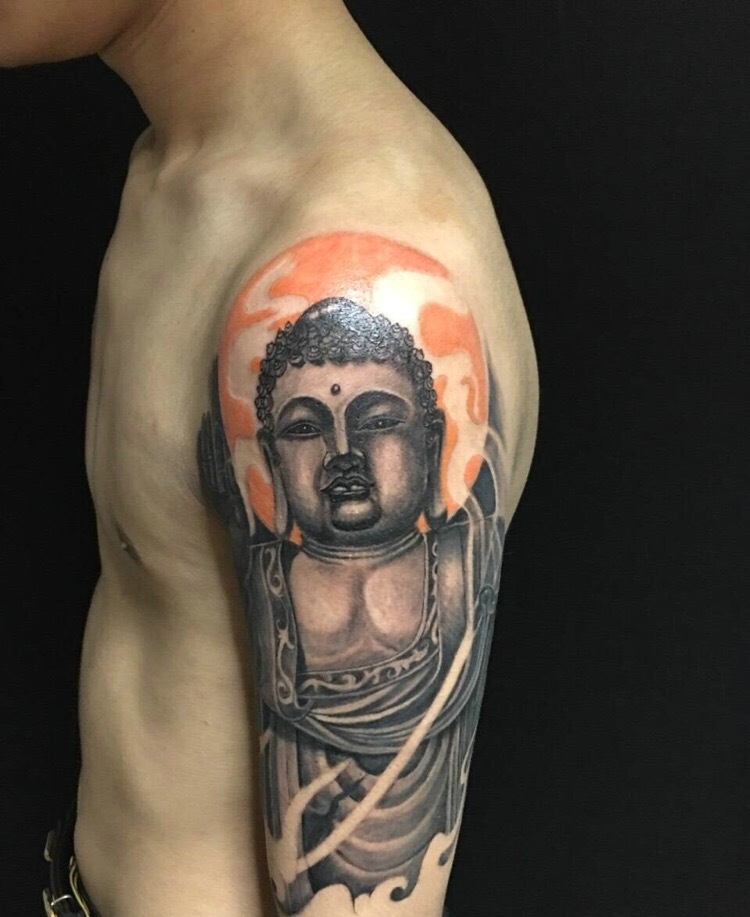 点击大图看下一张：经典十足的手臂如来佛祖纹身图案