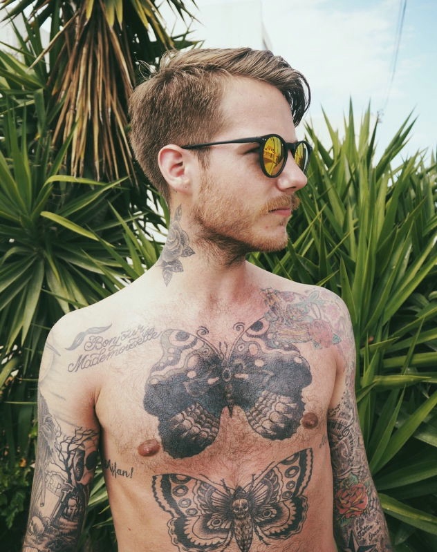 点击大图看下一张：帅气外国男士满身纹身图案魅力加分