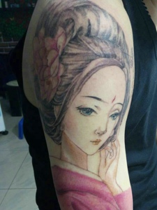 大臂一枚古代美女花妓纹身图案