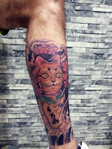 包小腿彩色招财猫纹身图案