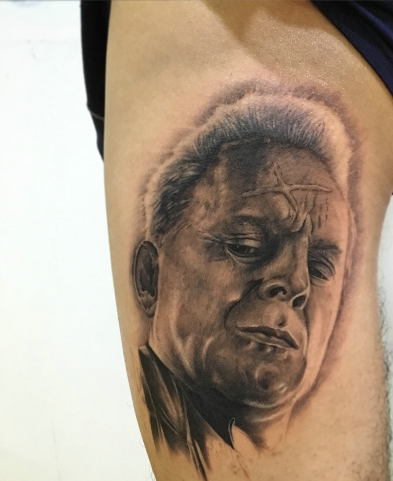 点击大图看下一张:手臂一外国男士肖像纹身图案