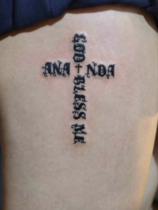 个性独特的十字架英文单词纹身刺青