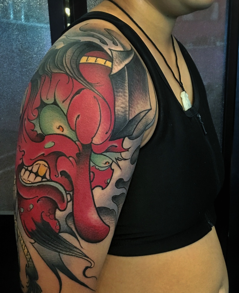 点击大图看下一张：花臂抢眼的日式红般若纹身图案