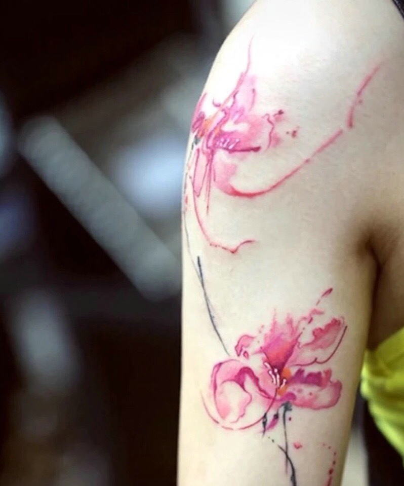 点击大图看下一张：个性女孩手臂水彩花朵纹身图案