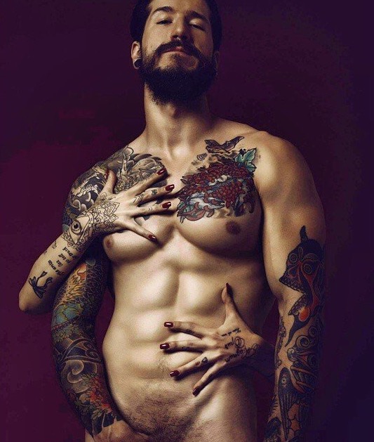 点击大图看下一张：个性型男有着魅力的纹身图案