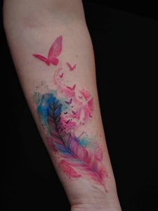 一组适合女孩的水彩花朵纹身图案