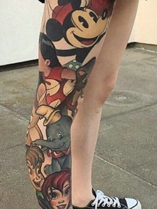 彩色卡通腿部纹身刺青很可爱