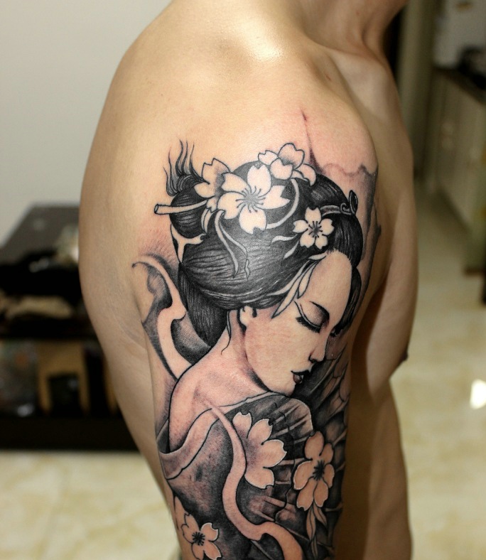 点击大图看下一张：大臂老传统古代花妓纹身图案