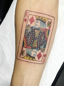腿部一张个性风趣的扑克牌纹身图案