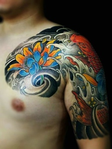莲花与鲤鱼结合的彩色半甲纹身图片