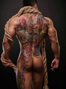 肌肉男士满背图腾纹身刺青魅力无限