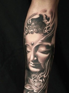 荷花与佛像一起的花臂纹身图案