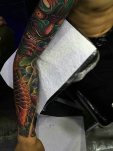 般若与鲤鱼结合的花臂纹身图案