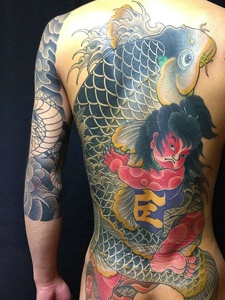 满背传统日式大鲤鱼纹身图案