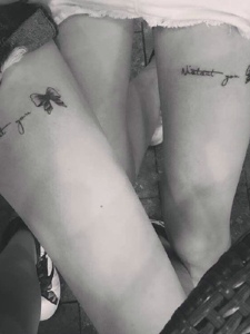 适合情侣与姐妹的腿部英文纹身图案