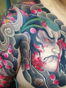 日式彩色半甲纹身图案魅力十足