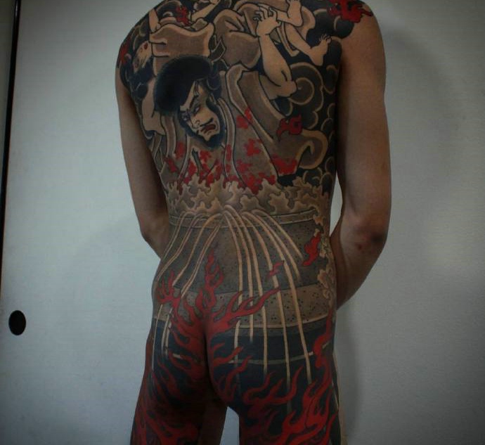 点击大图看下一张：几款日式传统满背彩色纹身图案