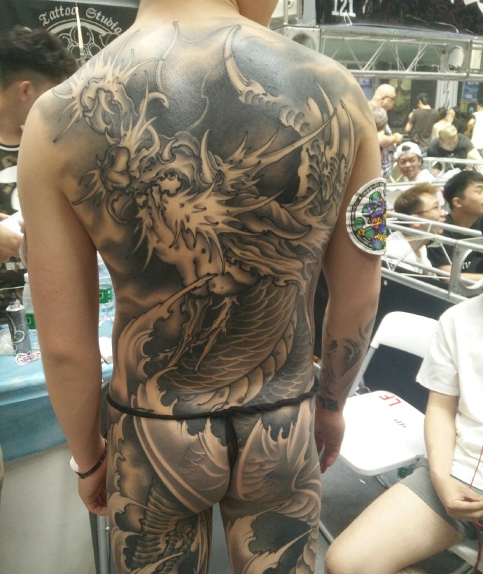 点击大图看下一张:满背遮盖满的传统大邪龙纹身图案