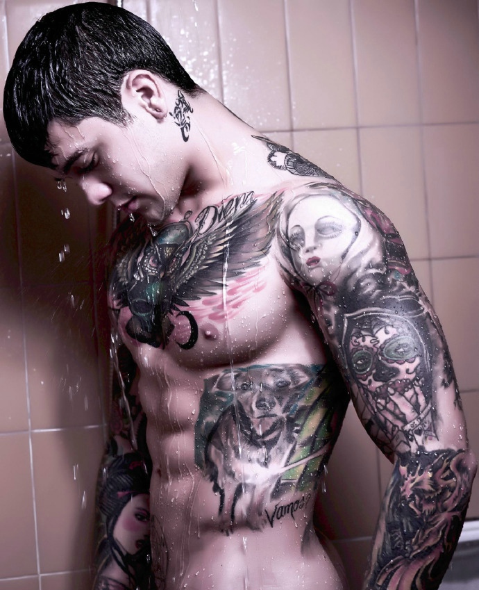 点击大图看下一张：一组欧美纹身图案肌肉男魅力散发